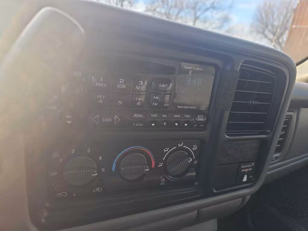 1999 Chevrolet Silverado 1500 - 1GCEK19V5XE109152 - Image #6