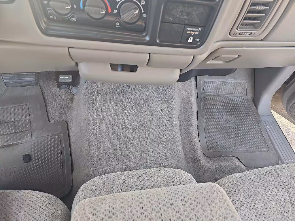 1999 Chevrolet Silverado 1500 - 1GCEK19V5XE109152 - Image #9