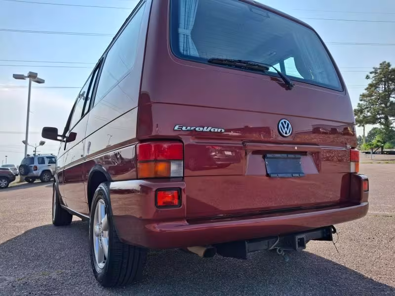 2001 Volkswagen Eurovan - WV2NB47051H105697 - Image #4