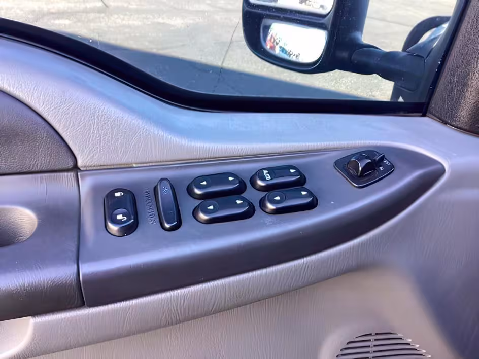 2002 Ford F-250 SD - 1FTNW21F02EA06213 - Image #18