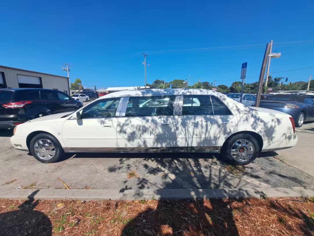 2004 Cadillac Krystal Koach - 1GEEH90Y84U550688 - Image #5