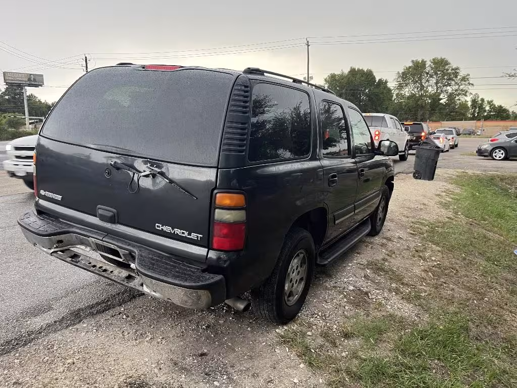 2004 Chevrolet Tahoe - 1GNEC13V04J302938 - Image #2