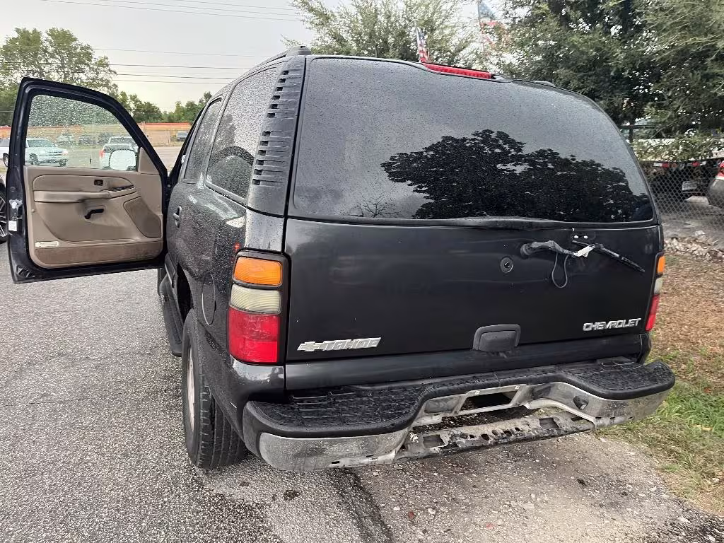 2004 Chevrolet Tahoe - 1GNEC13V04J302938 - Image #3