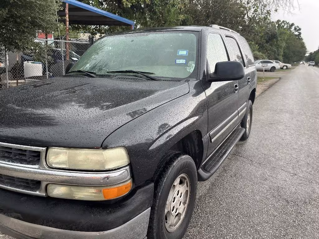 2004 Chevrolet Tahoe - 1GNEC13V04J302938 - Image #4
