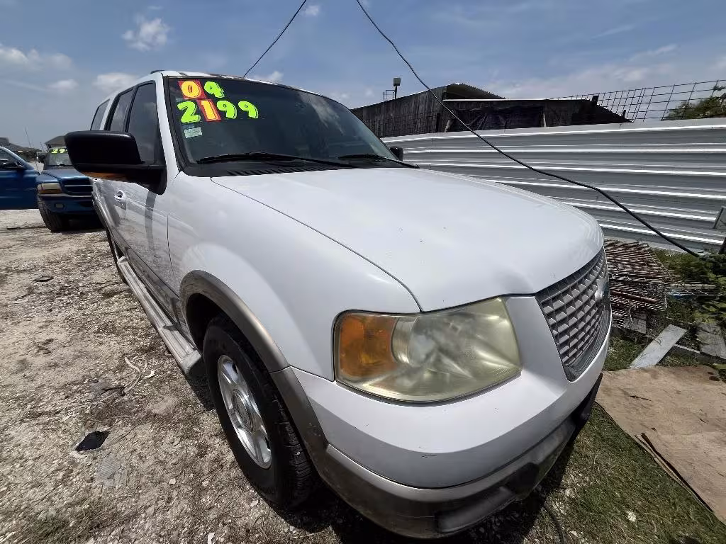 2004 Ford Expedition - 1FMFU17LX4LB77613 - Image #1