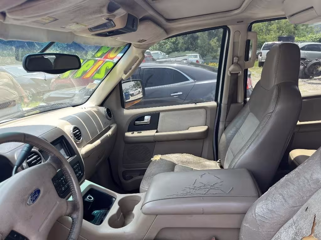 2004 Ford Expedition - 1FMFU17LX4LB77613 - Image #6