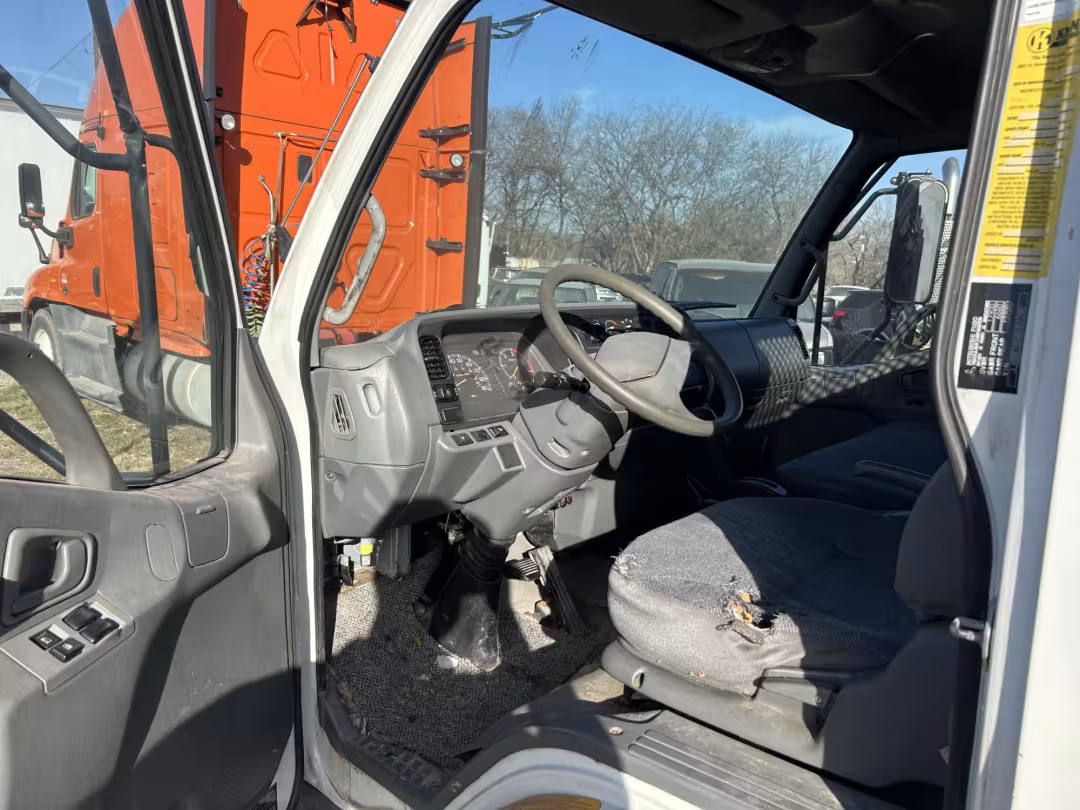 2004 Mitsubishi FH210 - JL6CPE1S54K001295 - Image #7