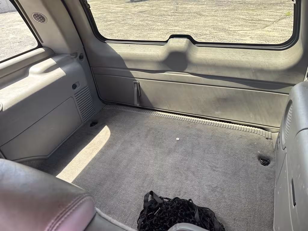 2005 Chevrolet Tahoe - 1GNEK13T05R197936 - Image #10