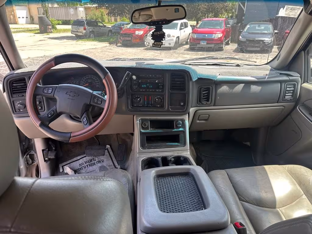 2005 Chevrolet Tahoe - 1GNEK13T05R197936 - Image #11