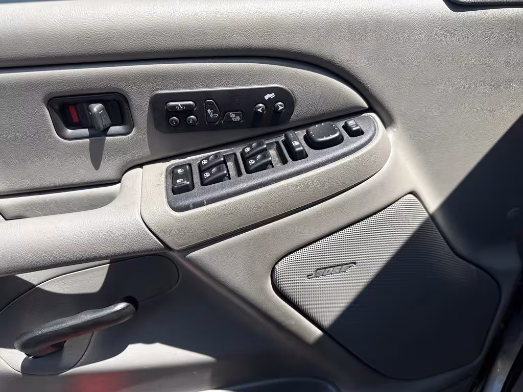 2005 Chevrolet Tahoe - 1GNEK13T05R197936 - Image #13