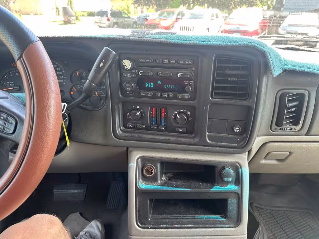 2005 Chevrolet Tahoe - 1GNEK13T05R197936 - Image #18