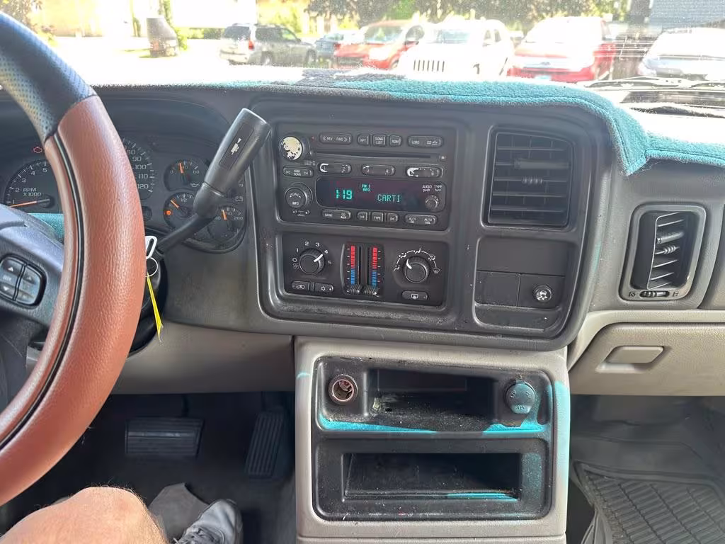 2005 Chevrolet Tahoe - 1GNEK13T05R197936 - Image #19