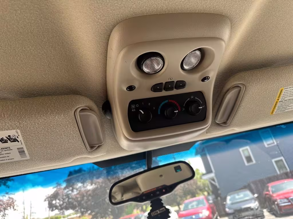 2005 Chevrolet Tahoe - 1GNEK13T05R197936 - Image #20