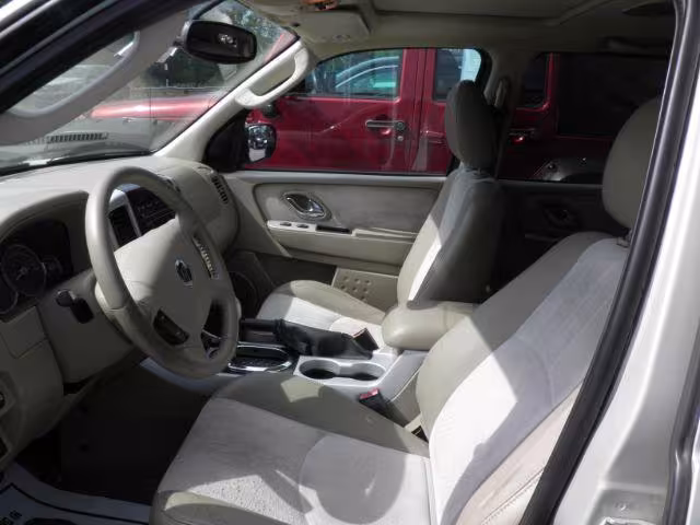 2005 Mercury Mariner - 4M2YU56125DJ22499 - Image #2