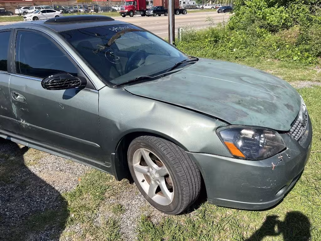 2005 Nissan Altima - 1N4BL11D85C104061 - Image #1