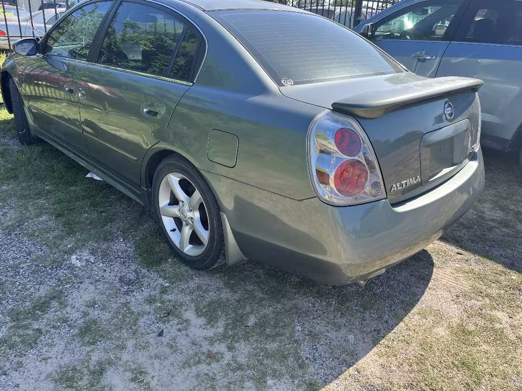 2005 Nissan Altima - 1N4BL11D85C104061 - Image #2