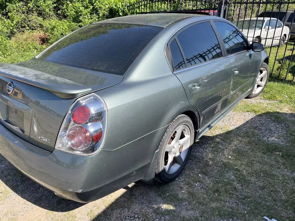 2005 Nissan Altima - 1N4BL11D85C104061 - Image #3