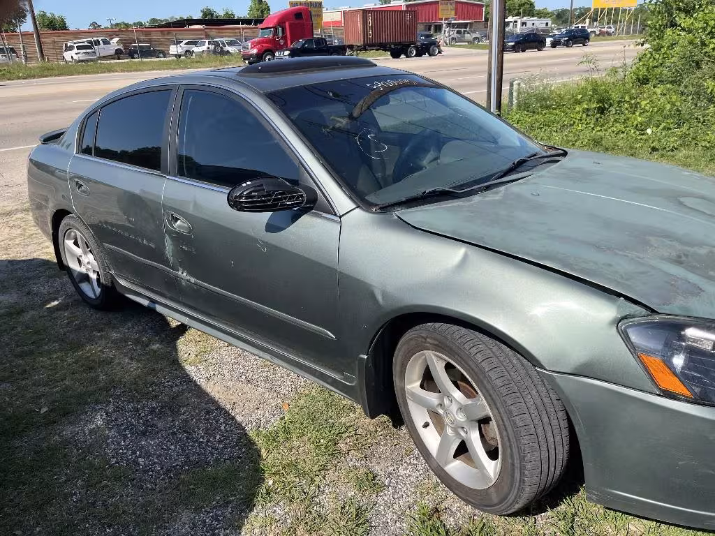2005 Nissan Altima - 1N4BL11D85C104061 - Image #4