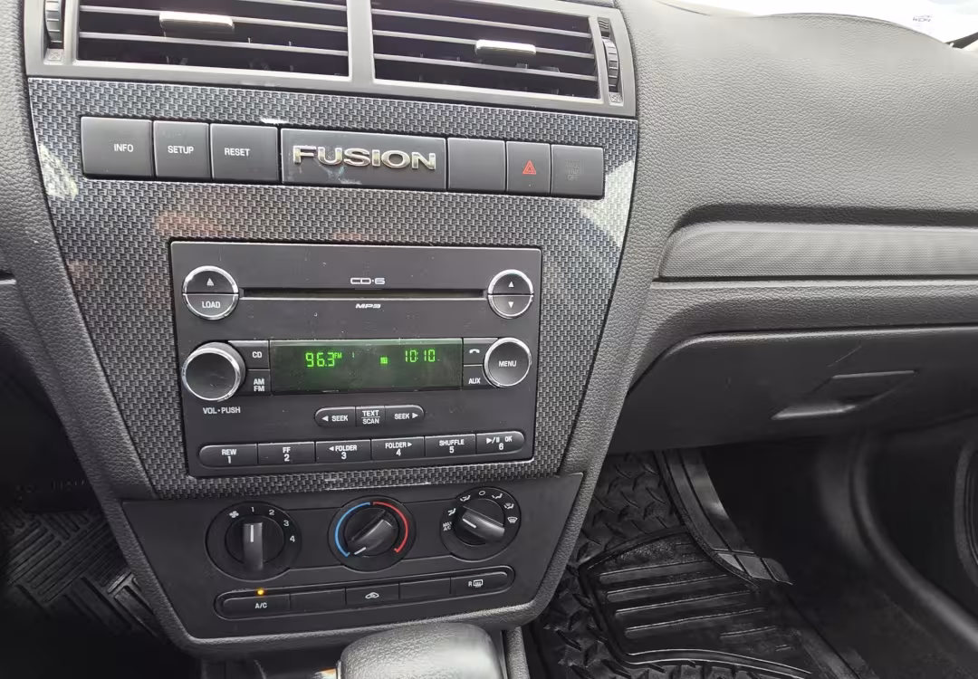 2006 Ford Fusion - 3FAFP07146R237206 - Image #7