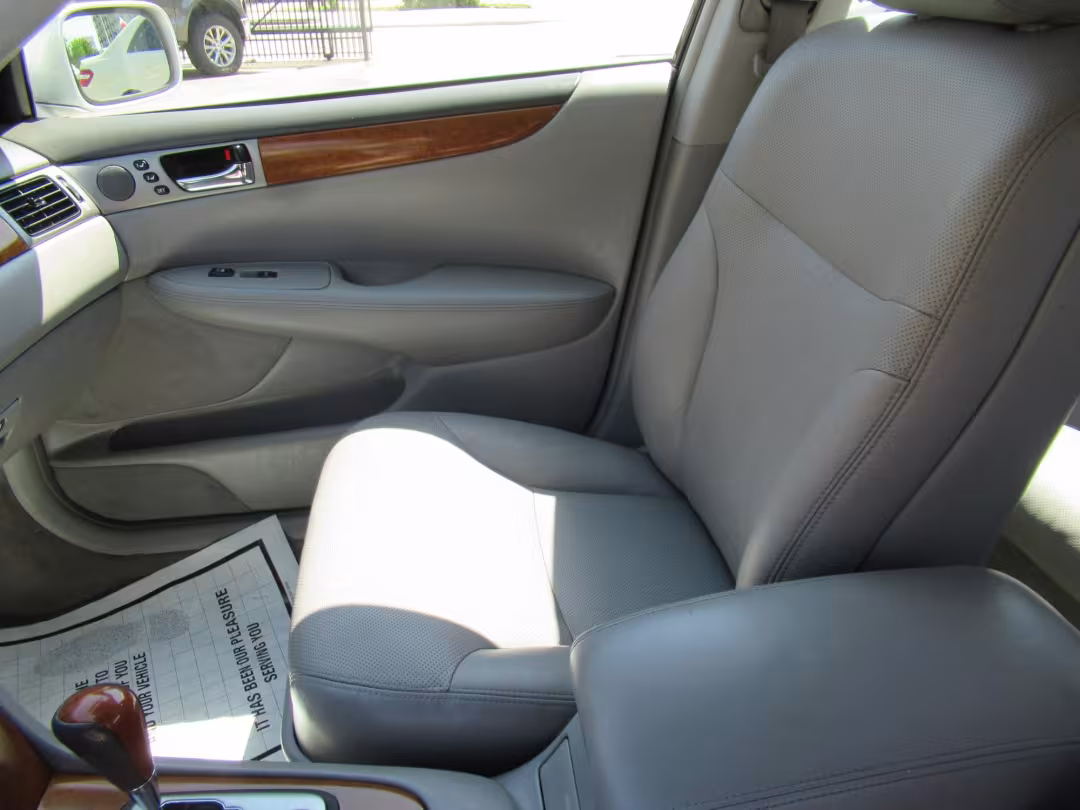 2006 Lexus ES 330 - JTHBA30G165151427 - Image #2