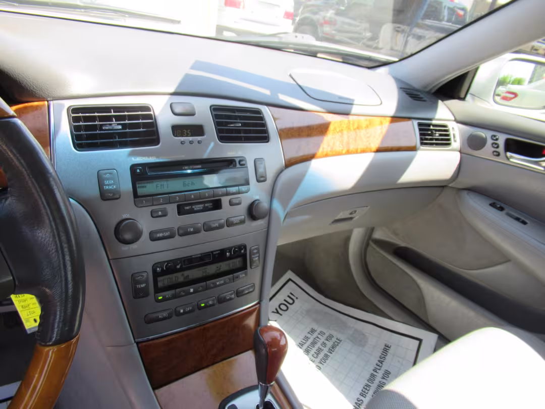 2006 Lexus ES 330 - JTHBA30G165151427 - Image #4