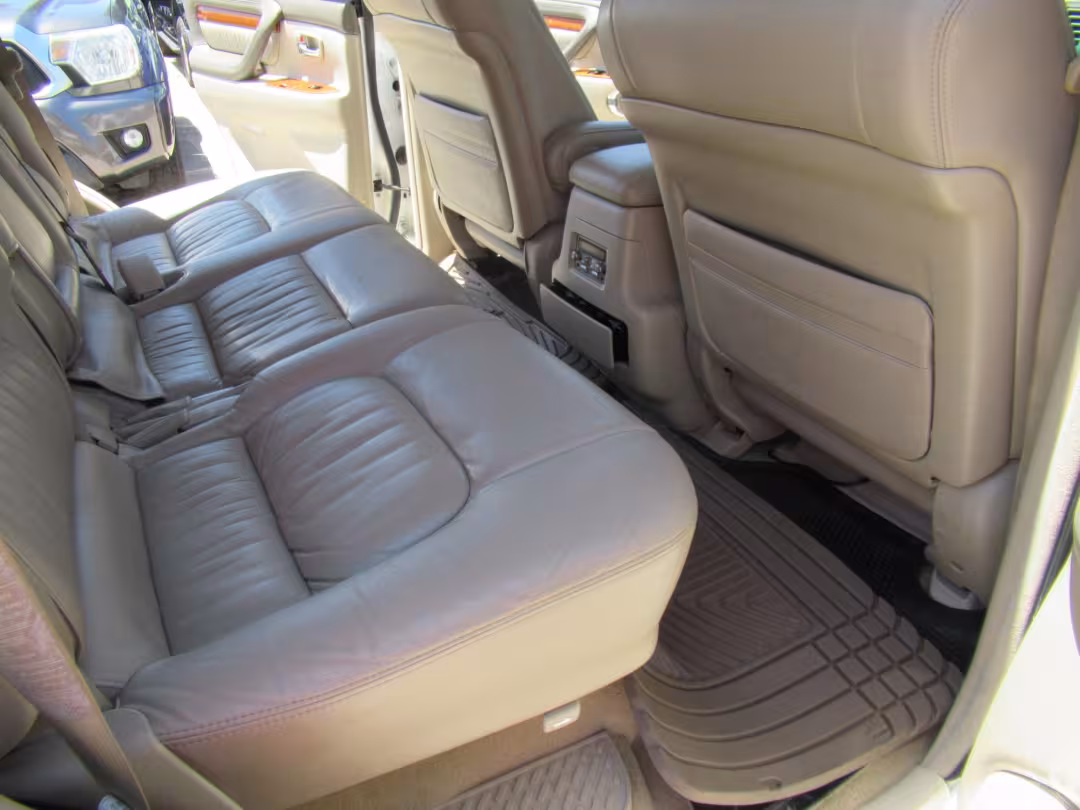 2006 Lexus LX 470 - JTJHT00W264012132 - Image #33