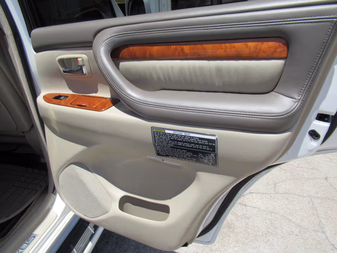 2006 Lexus LX 470 - JTJHT00W264012132 - Image #36