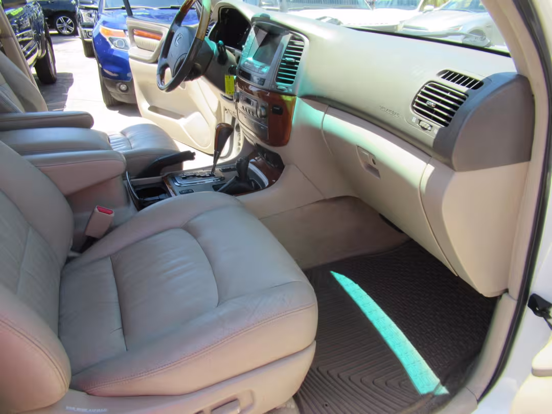 2006 Lexus LX 470 - JTJHT00W264012132 - Image #37