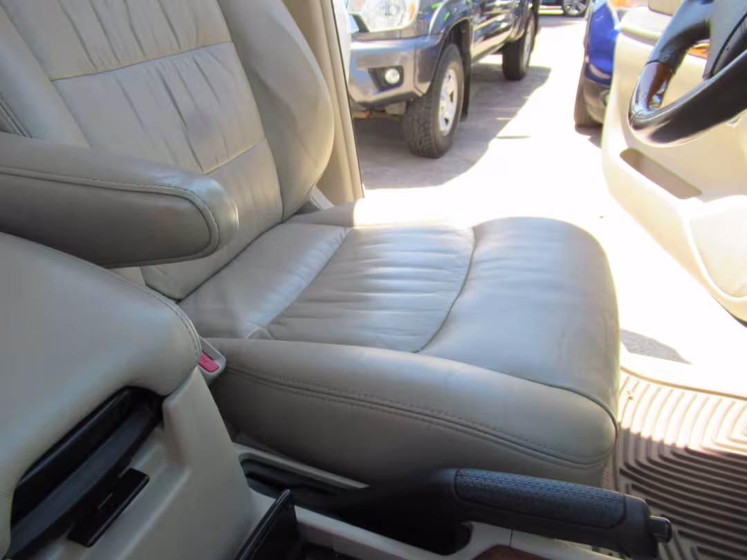 2006 Lexus LX 470 - JTJHT00W264012132 - Image #43