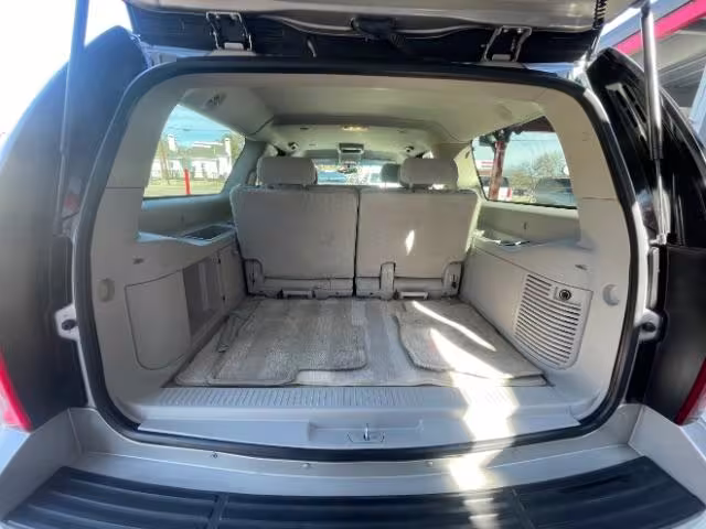 2007 GMC Yukon XL - 1GKFC16017J246112 - Image #16