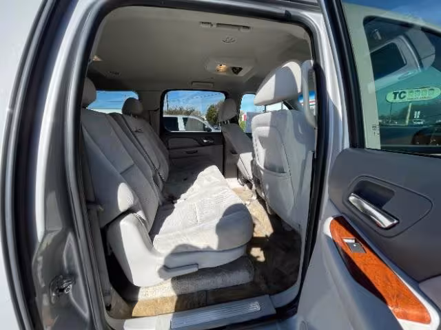 2007 GMC Yukon XL - 1GKFC16017J246112 - Image #9