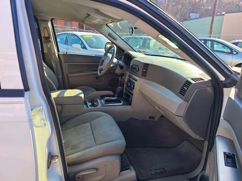 2007 Jeep Grand Cherokee - 1J8GR48K37C609747 - Image #11