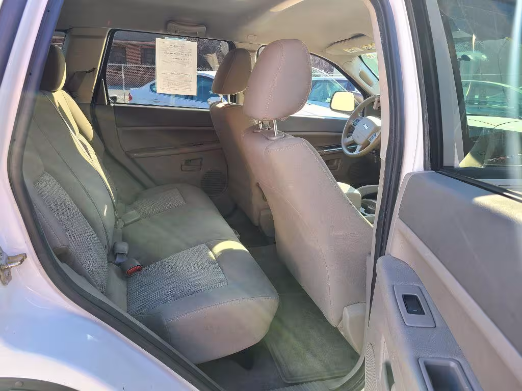 2007 Jeep Grand Cherokee - 1J8GR48K37C609747 - Image #23