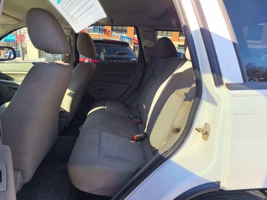 2007 Jeep Grand Cherokee - 1J8GR48K37C609747 - Image #25
