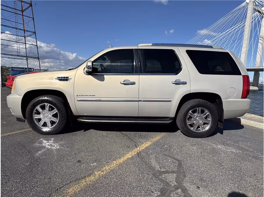 2008 Cadillac Escalade - 1GYFK63868R170406 - Image #2