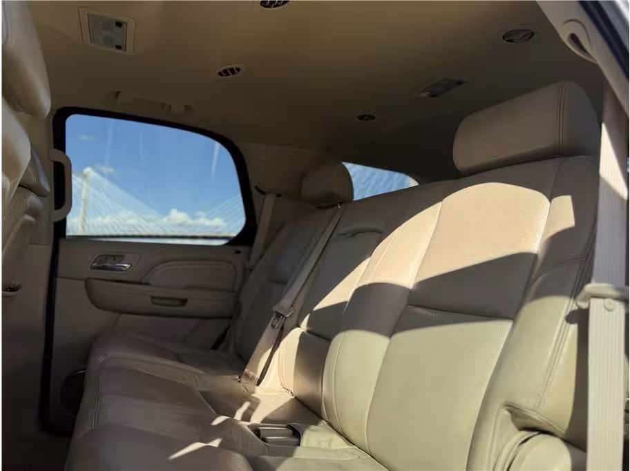 2008 Cadillac Escalade - 1GYFK63868R170406 - Image #4