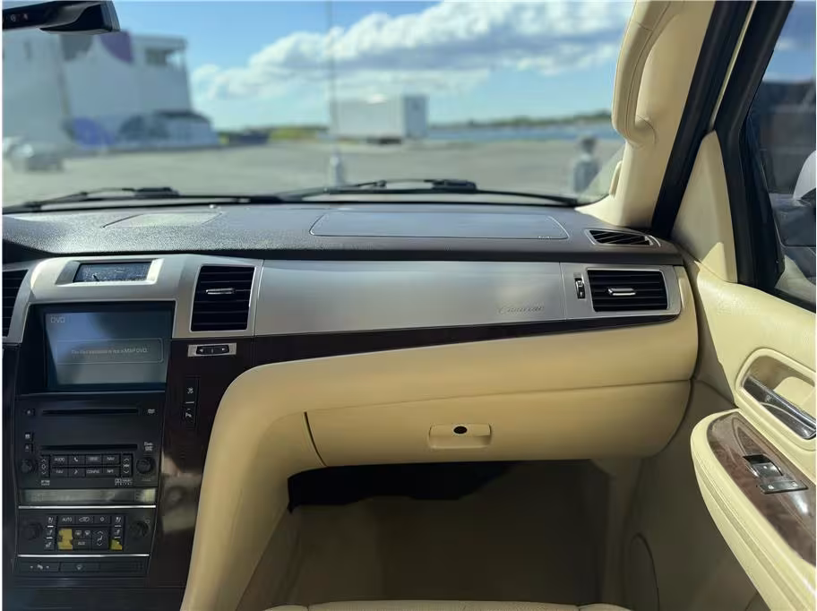 2008 Cadillac Escalade - 1GYFK63868R170406 - Image #9