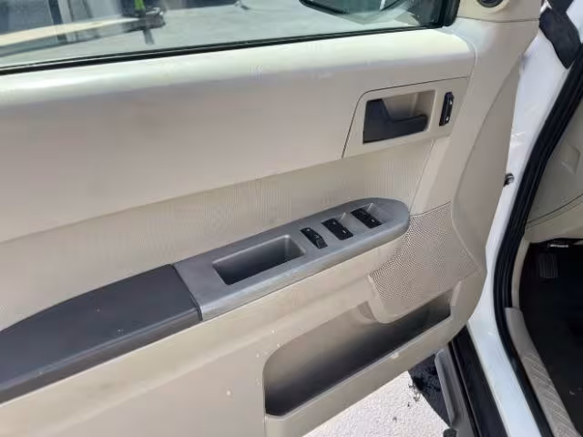 2008 Ford Escape Hybrid - 1FMCU49H98KC40113 - Image #4
