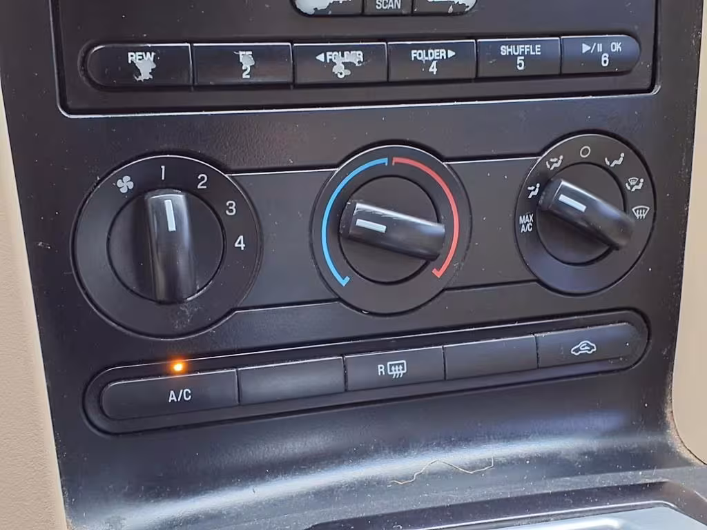 2008 Ford Mustang - 1ZVHT80N485145106 - Image #7