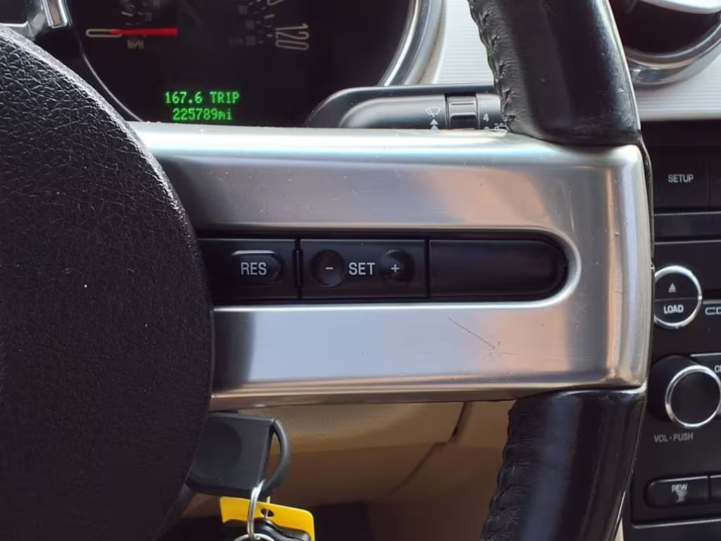 2008 Ford Mustang - 1ZVHT80N485145106 - Image #9