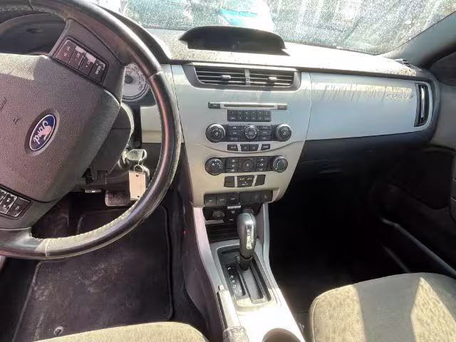 2009 Ford Focus - 1FAHP33NX9W145893 - Image #9