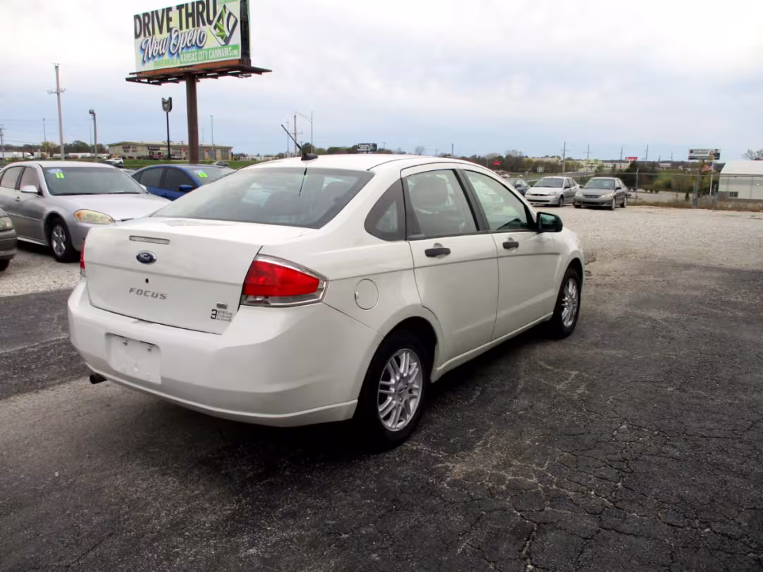 2009 Ford Focus - 1FAHP35N99W133800 - Image #5