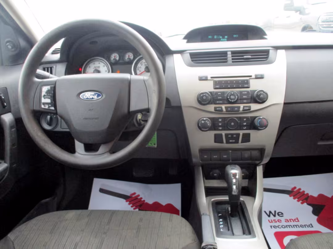 2009 Ford Focus - 1FAHP35N99W133800 - Image #9