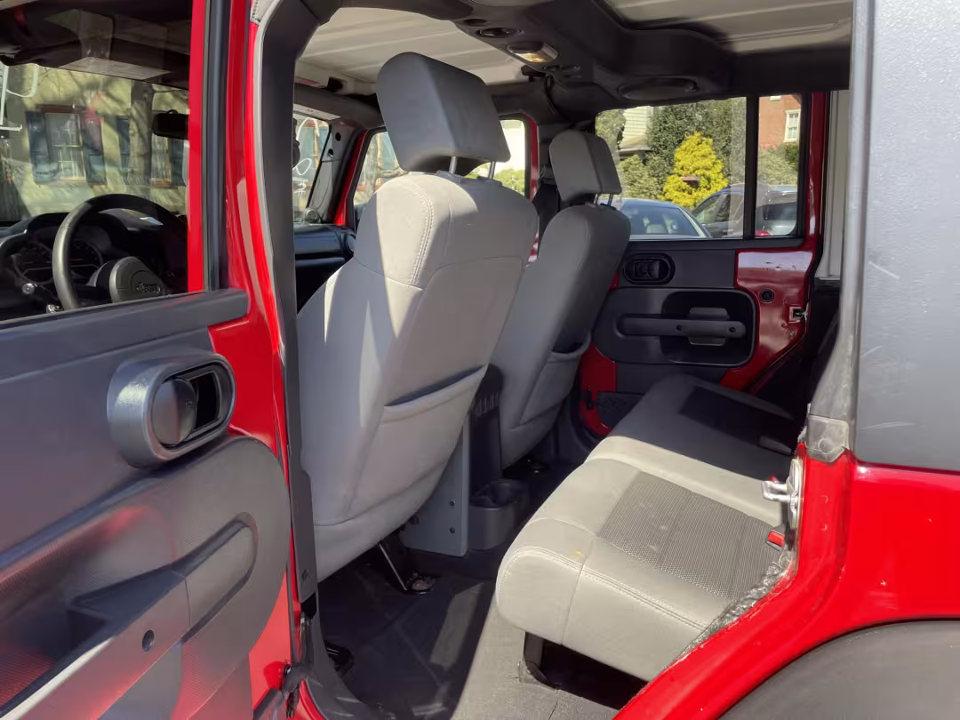 2010 Jeep Wrangler - 1J4BA6H10AL113219 - Image #5