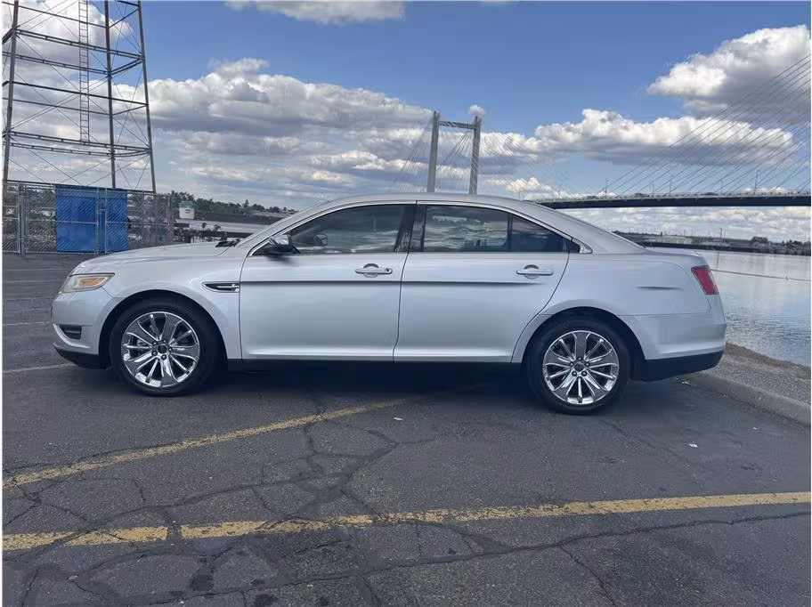 2011 Ford Taurus - 1FAHP2FW6BG111528 - Image #1
