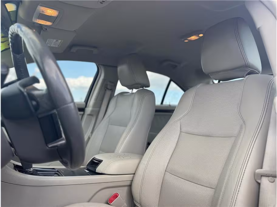 2011 Ford Taurus - 1FAHP2FW6BG111528 - Image #10