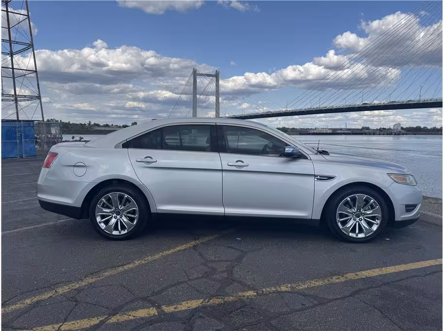 2011 Ford Taurus - 1FAHP2FW6BG111528 - Image #11