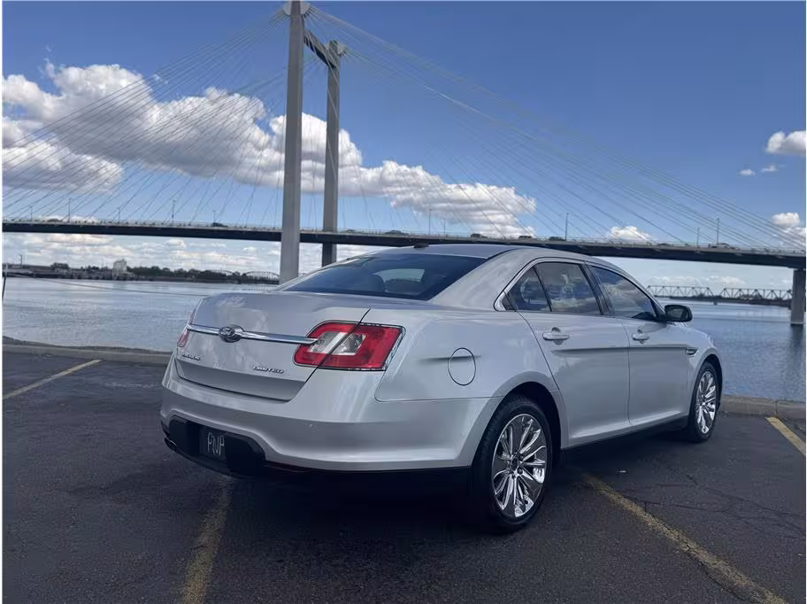 2011 Ford Taurus - 1FAHP2FW6BG111528 - Image #12