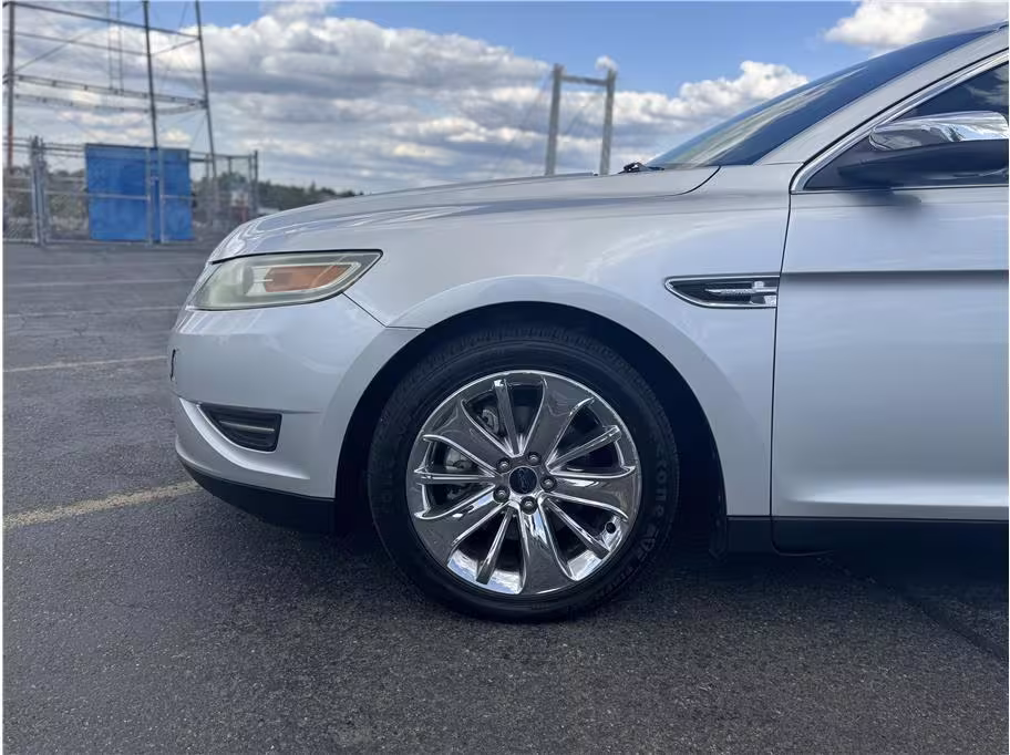 2011 Ford Taurus - 1FAHP2FW6BG111528 - Image #15