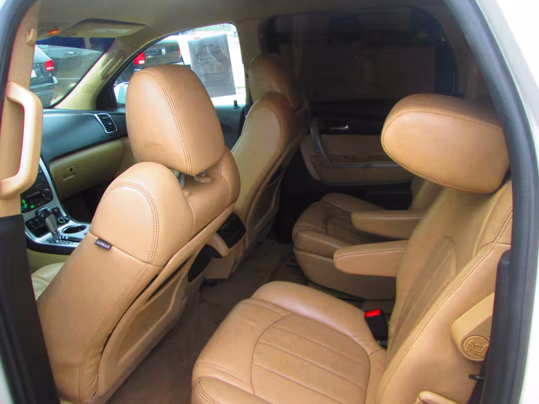 2011 GMC Acadia - 1GKKRSED1BJ111339 - Image #10